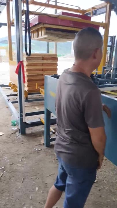 Máy xếp pallet 127 đang vận hành tại hiện trường với quy cách 97